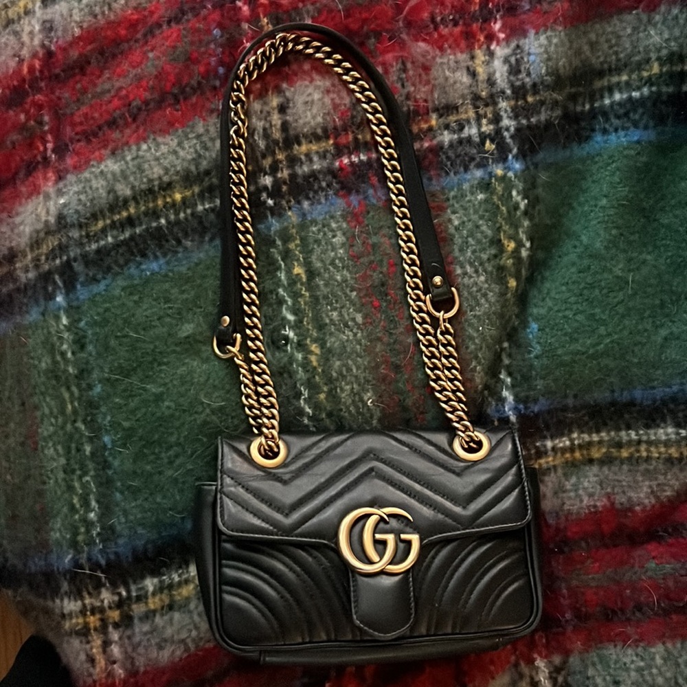 100% authentic Gucci marmont black leather handbag with gold chain hardware - Picture 3 of 15